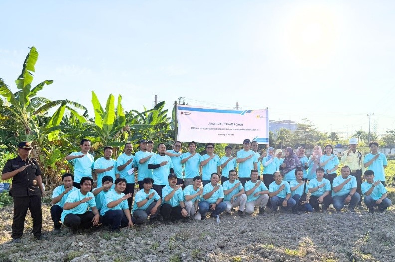 PLN Indonesia Power UBH Gelar Green Action Penanaman Pohon Produktif dalam Rangka Memperingati Hari Lingkungan Hidup di Dusun Jeranjang, Lombok Barat